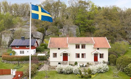 Charm fr�n 1790 � g�rd med brygghus och lada blev klickad 