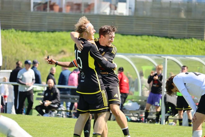 Matchhj�lten om sena avg�randet: 
