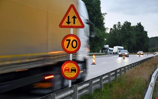 V�garbete p� E6 � trafiken p�verkas i b�da riktningarna 