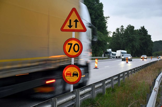 V�garbete p� E6 � trafiken p�verkas i b�da riktningarna 