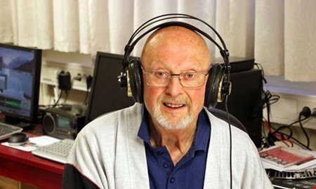 Efter storbråk om sändning – radioprofilen fortsätter i etern