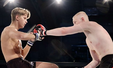 MMA-cirkusen kom till stan 
