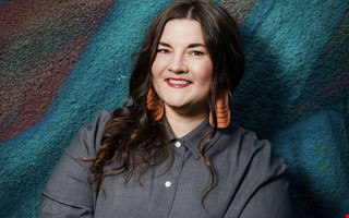 Bibliotekarie skapar kreativa miljöer för barn och unga