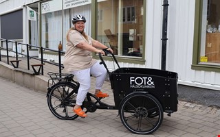 Kliniken slopar bilen – cyklar hem till kunderna