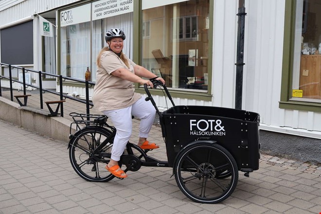 Kliniken slopar bilen – cyklar hem till kunderna