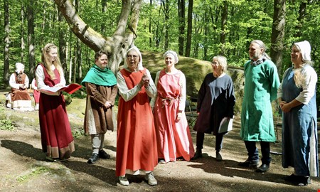 Teatersällskapet tillbaka med medeltidsdrama i skogen