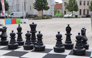 Glädjebeskedet: Schackspelet på torget får ny kung 