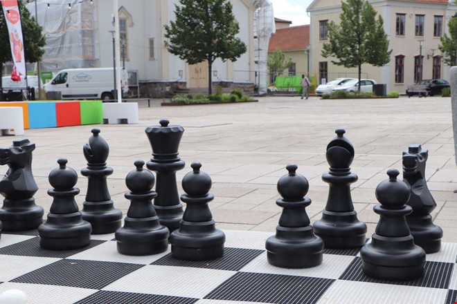 Glädjebeskedet: Schackspelet på torget får ny kung 