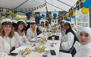Champagnefrukost – första stoppet för studenterna 