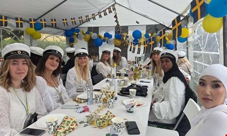 Studenten i gång – champagnefrukost första stoppet