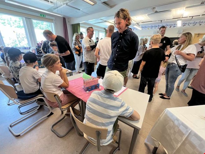 Elever visade upp framtidens bussar