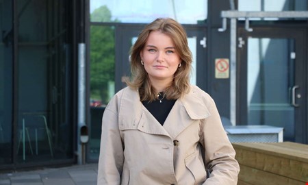 Eleven Ebba kritisk till ändrat studentfirande: ”Kaos”