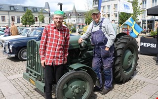 Veteranbilsträff på torget lockade bilintresserade