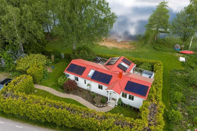 Sjöutsikt och natur – villan som lockade många 