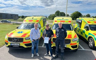 Regionen skänker ambulanser till krigsdrabbade landet