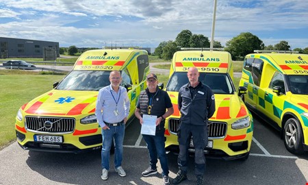 Regionen skänker ambulanser till krigsdrabbade landet