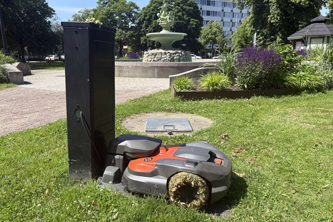 Skadegörelse i Badhusparken – robot utsatt för vandalism