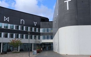 Debatt: Att spotta på någon du inte håller med?