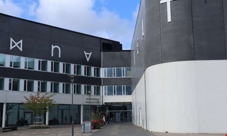Debatt: Att spotta på någon du inte håller med?