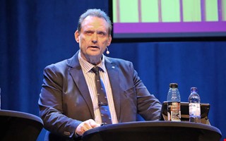 Debatt: M pratar småhus, men beslutar om höghus