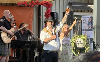 Fin hyllning invigde sommaronsdagarna
