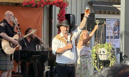 Fin hyllning invigde sommaronsdagarna