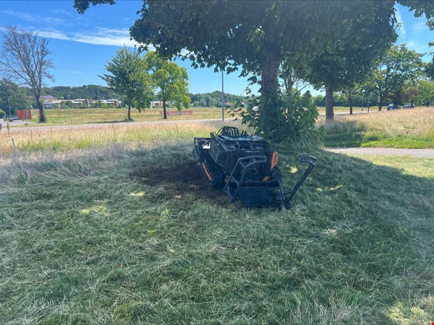Brand i arbetsfordon – räddningstjänsten kallad Brand i arbetsfordon – räddningstjänsten kallad