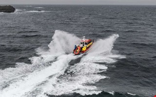 Segelbåt på grund utanför Kungsbacka