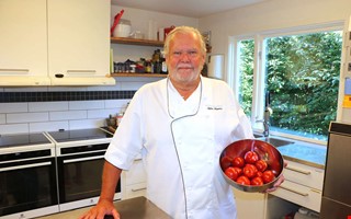 Tv-kändisen Stefan jubilerar – men vägrar att gå i pension