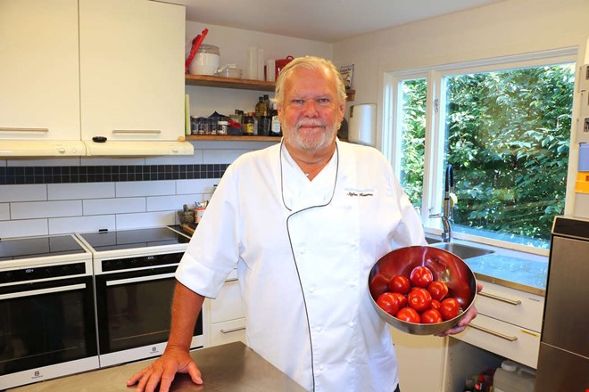 Tv-kändisen Stefan jubilerar – men vägrar att gå i pension