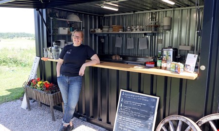 Gården gör somrig satsning på nytt trädgårdscafé 