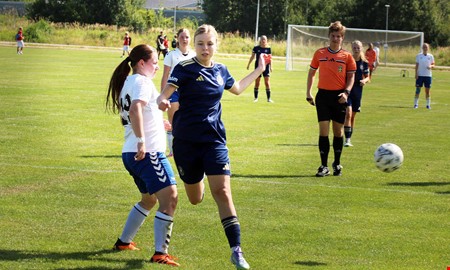 Drömstart för KIF-tjejerna när Gothia Cup inleddes