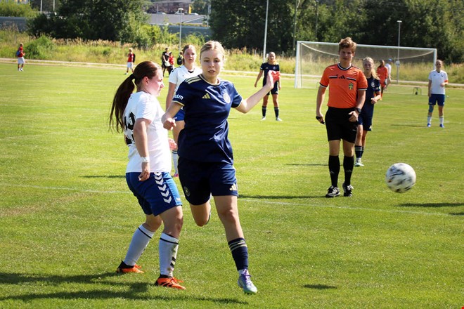 Drömstart för KIF-tjejerna när Gothia Cup inleddes