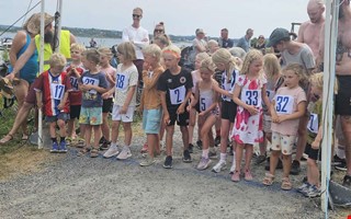 Barnen sprang lopp i värmen under sommarvecka