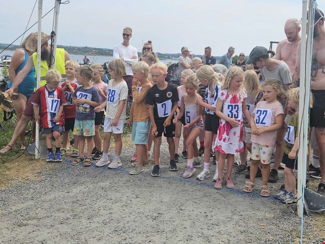 Barnen sprang lopp i värmen under sommarvecka