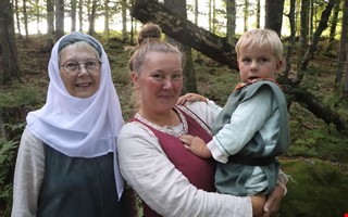 82 års skillnad mellan äldst och yngst i sommarteater