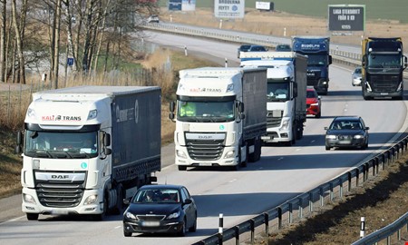 Krav – fler poliser på vägarna ska minska trafikbrotten 