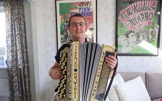 50 låtar på ett år – nu prisas han för sin musik