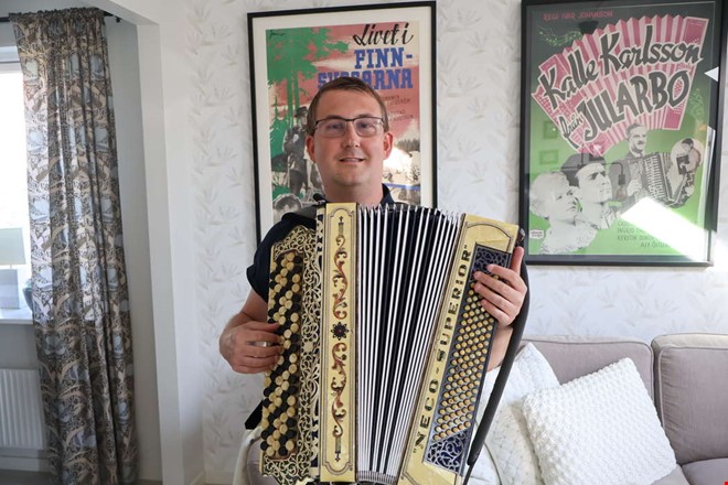 50 låtar på ett år – nu prisas han för sin musik