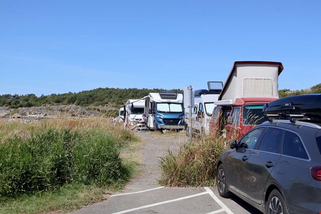 Boende vid badstrand har fått nog: ”Tagits över av campare” 