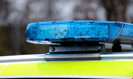 Väskor stals ur bil – bakruta krossades utanför kyrka