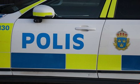 Ruta krossad på busskur – polis larmades