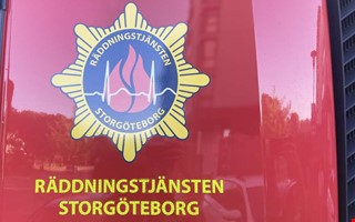 Rökutveckling från elbil – räddningstjänsten fick bevaka