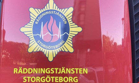 Rökutveckling från elbil – räddningstjänsten fick bevaka
