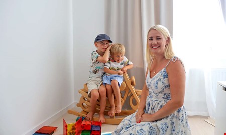 Stor på sociala medier – hon gör humor om mammalivet