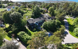 Många nyfikna på villa nära hav och natur