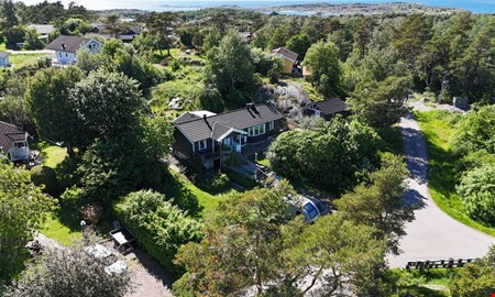 Många nyfikna på villa nära hav och natur