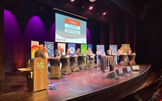 Politisk debatt tre veckor före valet