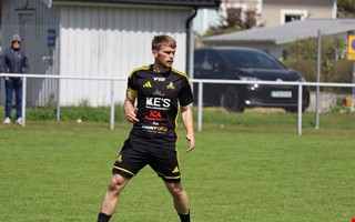 Kaptenen prisade backlinjen när Åsa nollade ex-stjärna