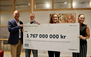 Företagarna lämnade över 1,7 miljarder i symbolisk check 